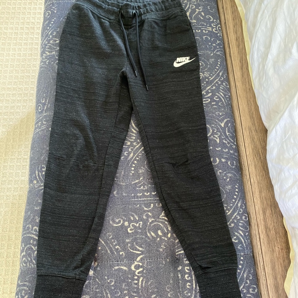 Nike Joggers Charcoal Gray